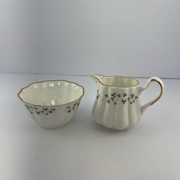 Royal Tara Fine Bone China Shamrock Gold Scallop Edge Sugar Creamer Set Ireland - Picture 1 of 11